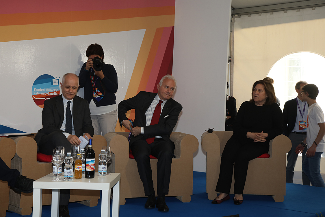 Festival della TV e dei Nuovi Media 2019_336.jpg - L'Europa è ancora nel nostro futuro? Il consueto incontro tra i direttori delle principali testate nazionali per discutere sull’Europa a tre settimane dal voto. Lucia Annunziata, Marco Damilano, Luciano Fontana, Maurizio Molinari, Fabio Tamburini, Mario Tarquinio, Carlo Verdelli  con Sarah Varetto